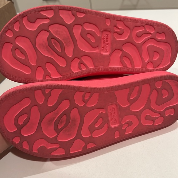 Alexander McQueen Two-Band Rubber Slides - Picture 4 of 5